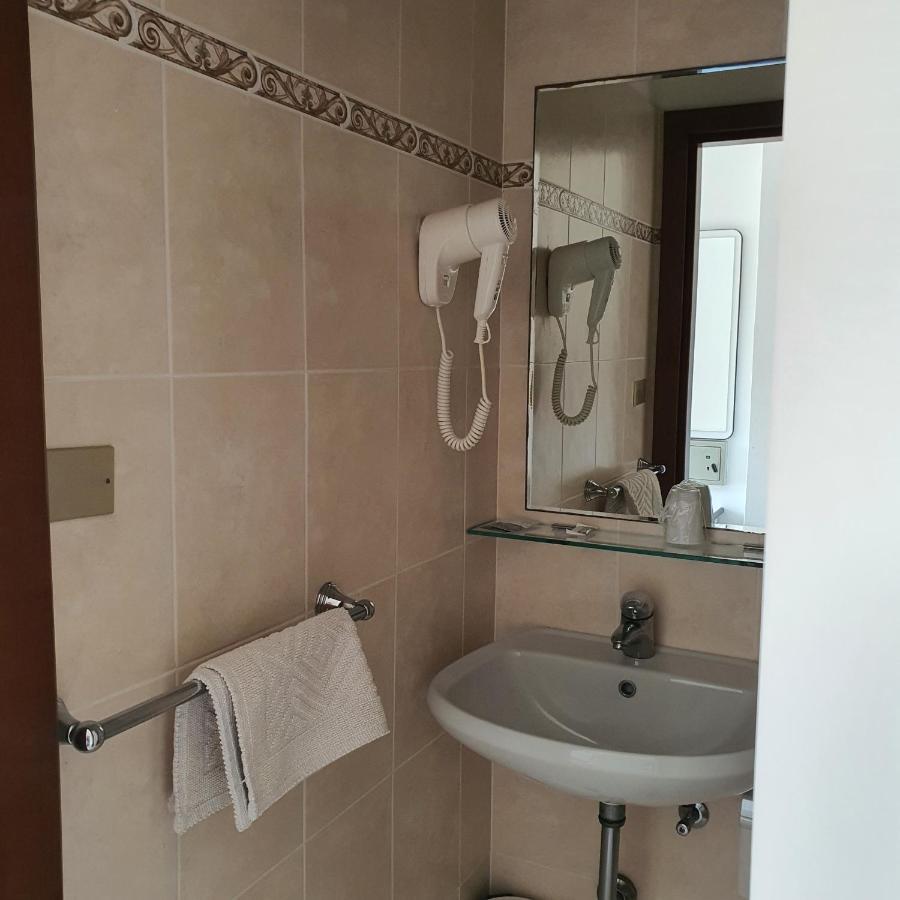 Hotel Tre Assi Rimini Luaran gambar
