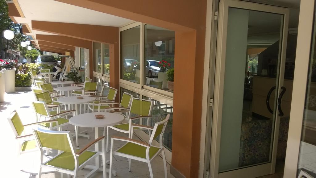 Hotel Tre Assi Rimini Luaran gambar