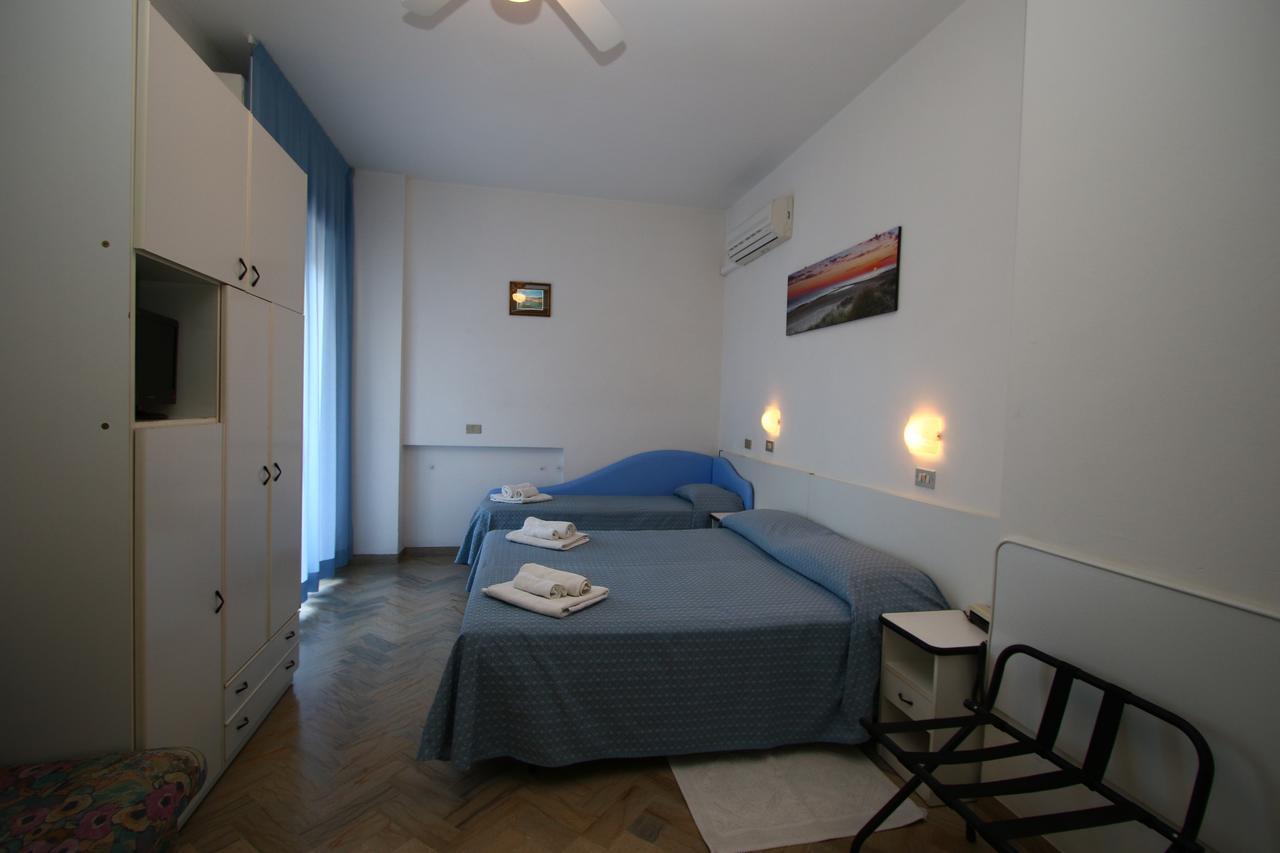 Hotel Tre Assi Rimini Luaran gambar