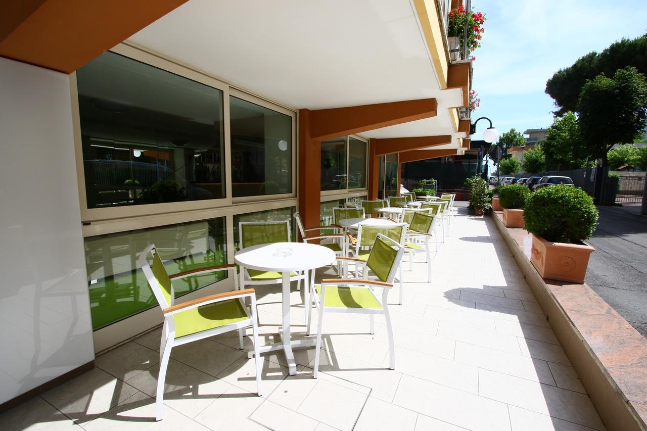 Hotel Tre Assi Rimini Luaran gambar