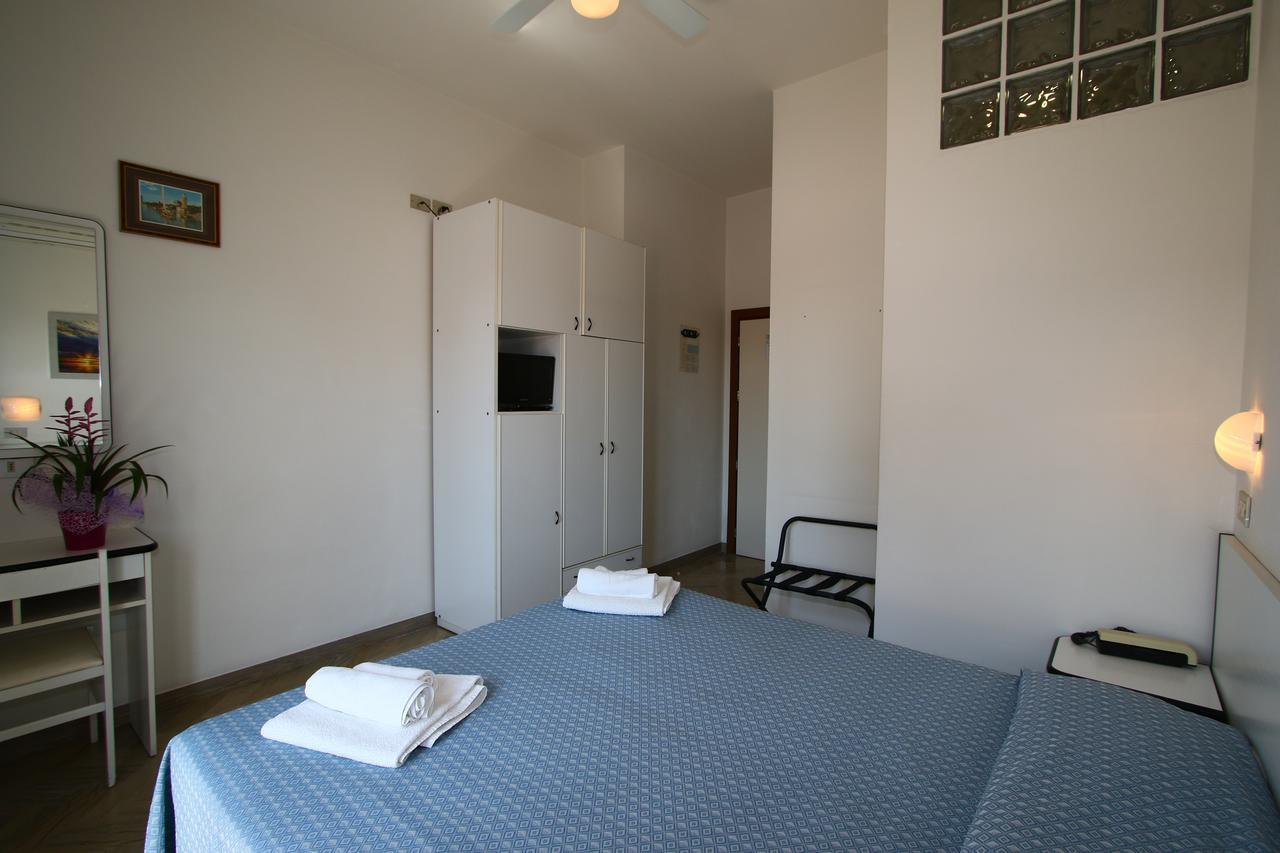 Hotel Tre Assi Rimini Luaran gambar