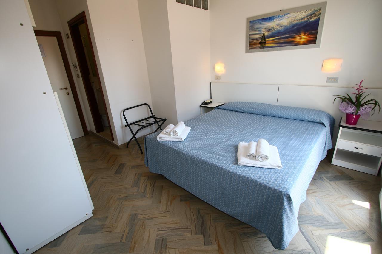 Hotel Tre Assi Rimini Luaran gambar